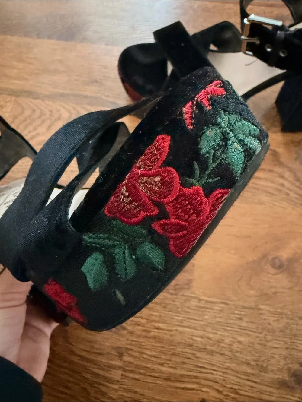 libby. edelman Black Velvet Platform Sandals with Red Floral Embroidery size 9